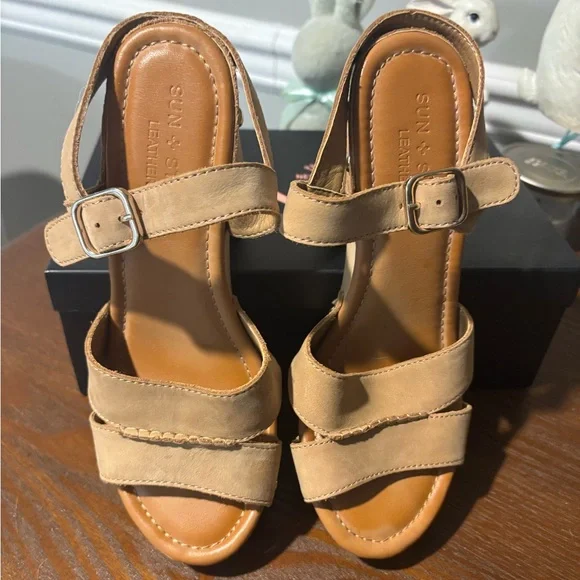 Women's Stylish Tan Platform Sandals -Size 7 1/2 Worn 2 times - Picture 3 of 7